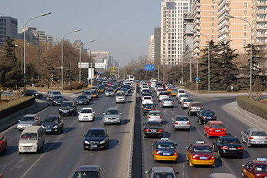 鬧市開車必學(xué)技巧，你會(huì)幾招？