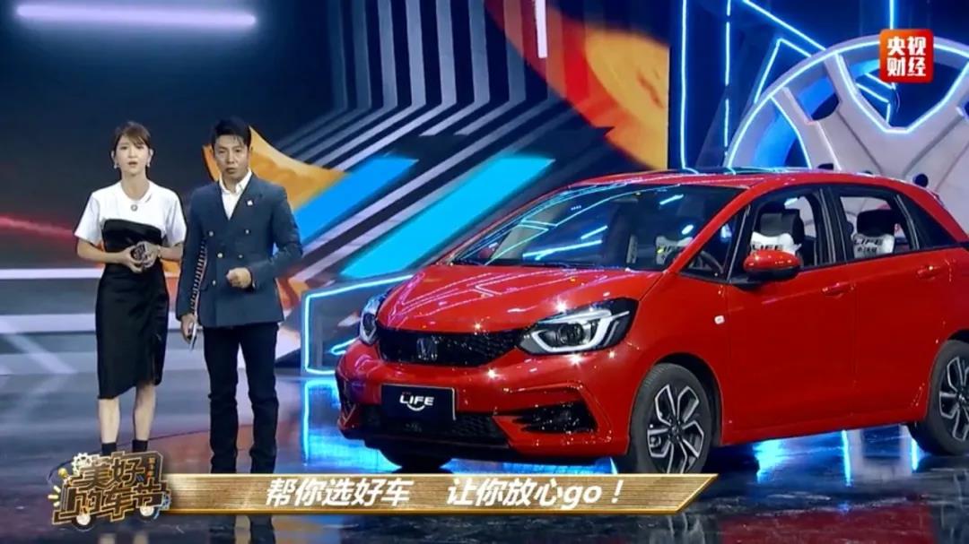 央視直播，名嘴主持竟現(xiàn)場“帶貨”？！